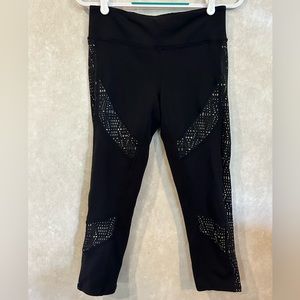 ALO Yoga Laser Cut Charm Capri Black Leggings - Size Medium